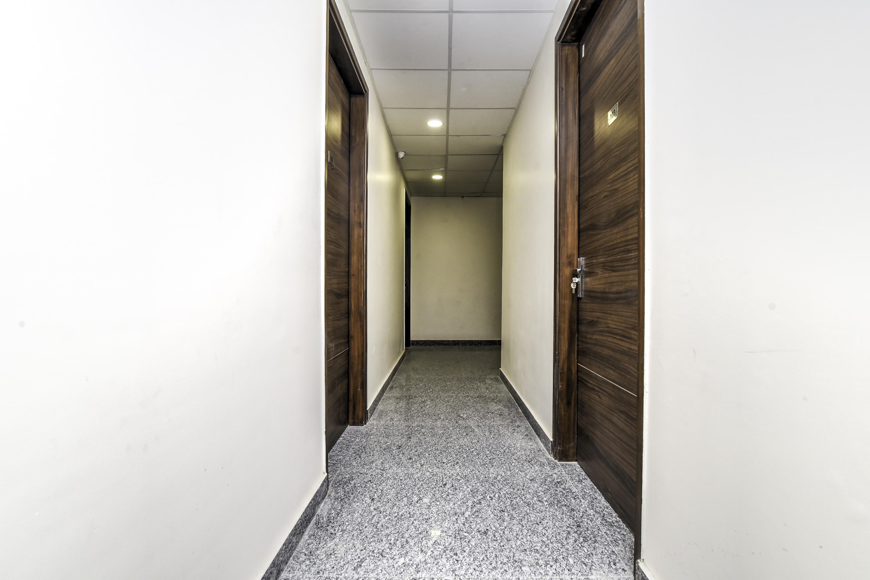 Super Hotel O Hare Rama Guest House Нью-Дели Экстерьер фото